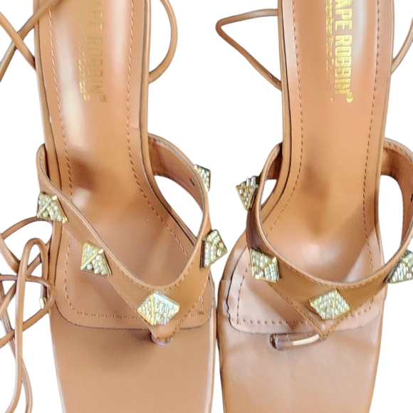Cape Robbin Tan Studded Women's Sandals Sz 10 - Picture 1 of 7